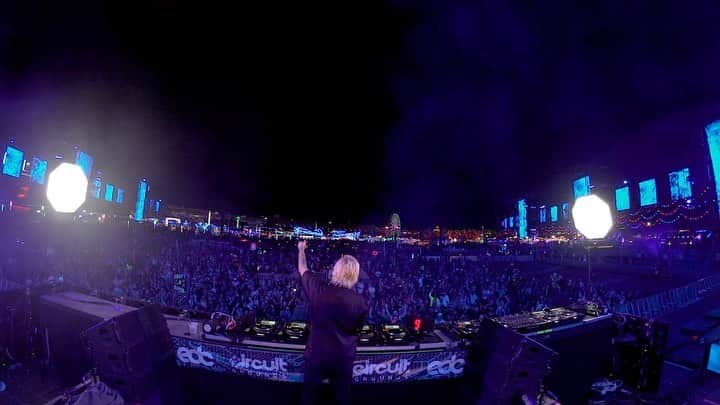 ル・ユースのインスタグラム：「just got video from my set at EDC. what a dream. THANK YOU 🥰  the full livestream is available on my YouTube now if you wanna watch  link is in bio」
