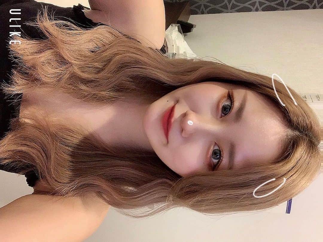 宮本茉凜のインスタグラム：「ナンバーワンじゃなくてオンリーワンじゃなきゃヤダよ~~って😛🌀」