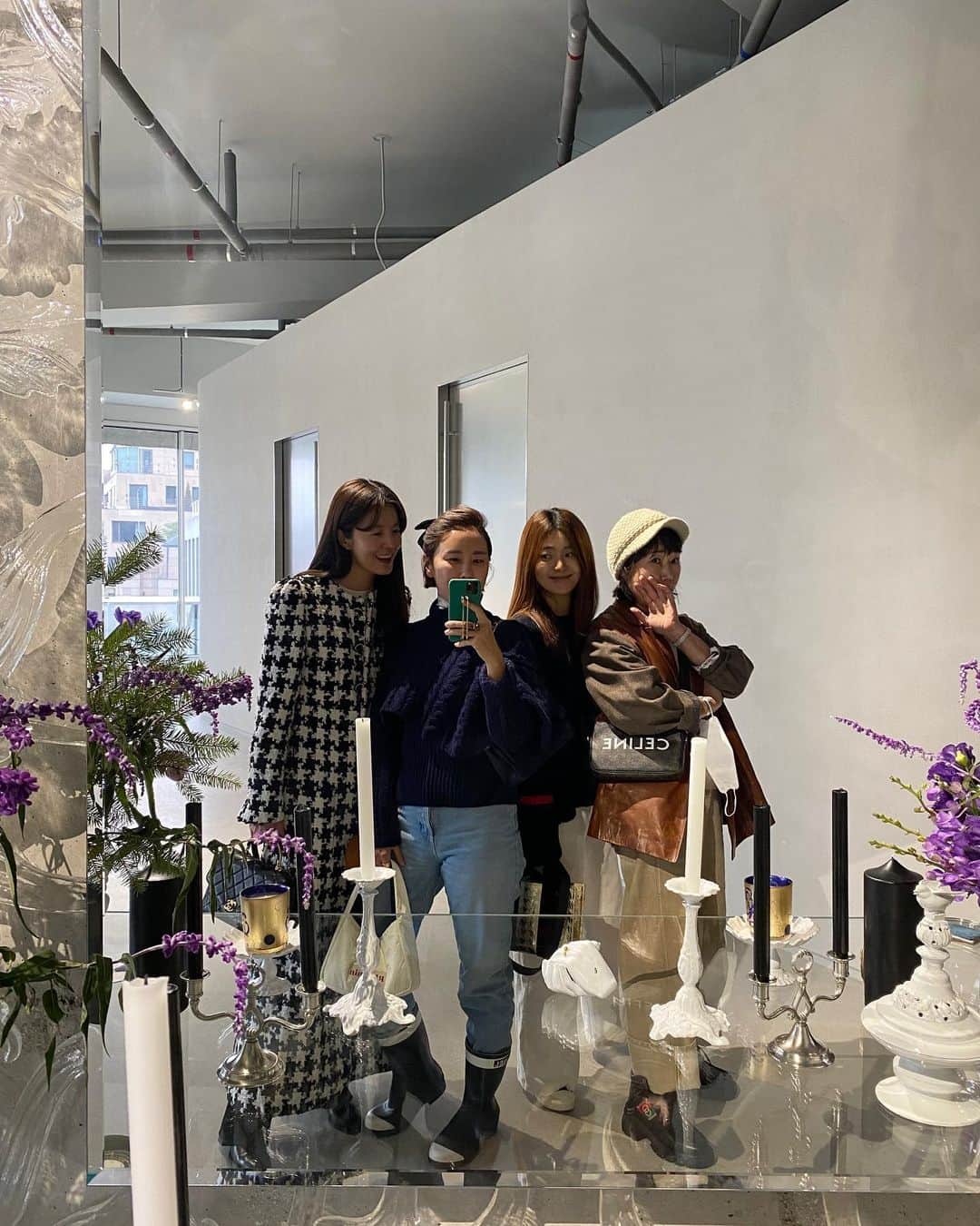 イ・ヨンウンのインスタグラム：「. 비오는날 이런저런 이야기+ 맛난 음식+ 멋진 드레스샵 투어까지. 완벽했던 점심이었다 땅땅🤗」