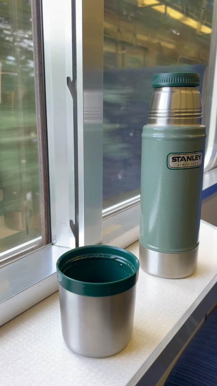 のインスタグラム：「昨日の西武秩父線。 コーヒーはドリップ。 良い景色🥰 #ドリップコーヒー #ドリッパー @_coffee5 @stanley_jp」