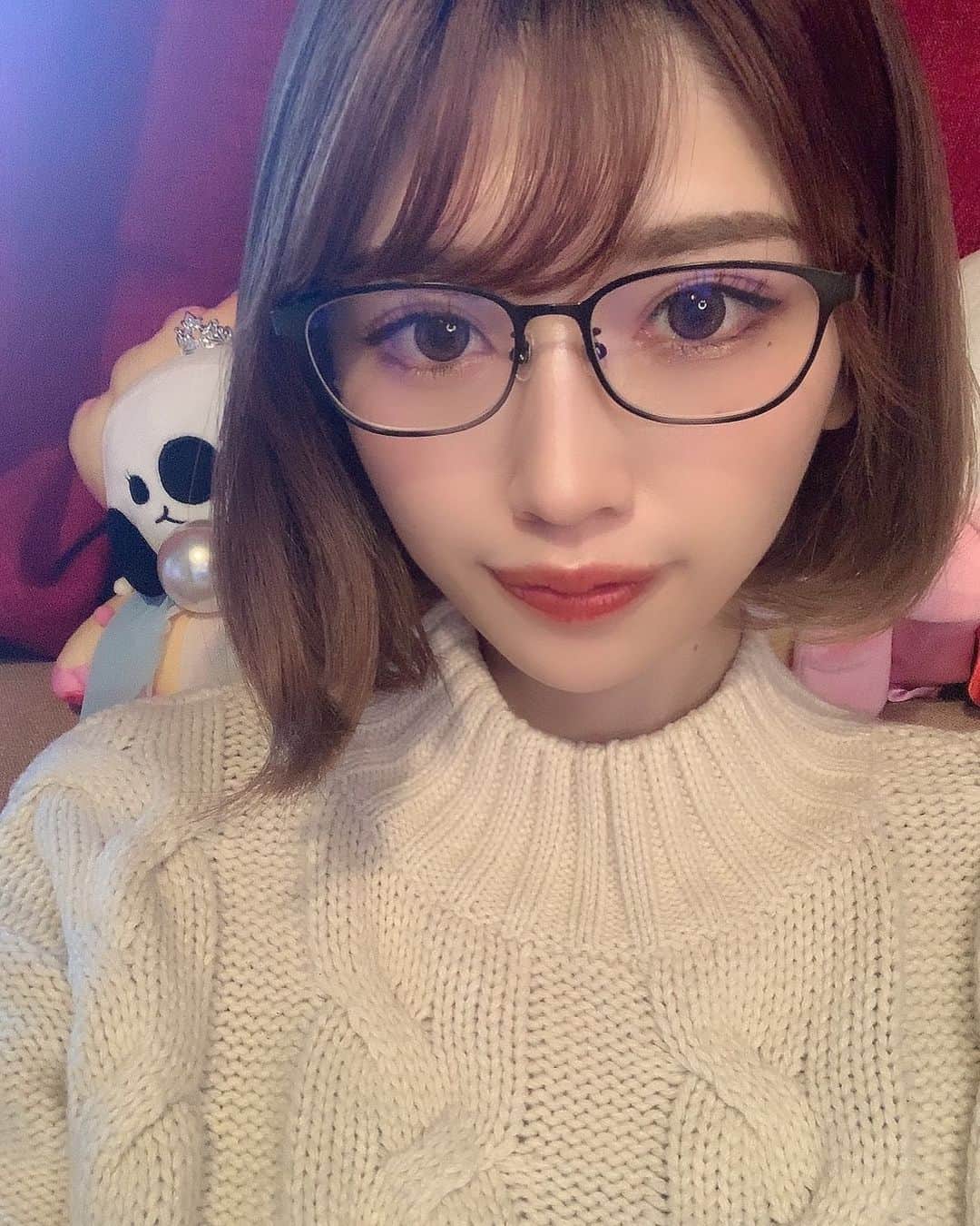 SHINTANITOUKOのインスタグラム：「⁡ ⁡ #aclinicdental で#スマイルリップ して 2週間が経過しました😘💋 ちゃんと馴染んでナチュラルにかわいい 唇になれて嬉しい！✨ 唇薄い人やボリューム出したい方には めちゃくちゃオススメ😳 また#永江章人 先生（ @aclinic_nagae ）に お願いしたいです😊 ⁡ ⁡ #スマイルリップ #aclinic  #aclinic #aクリニック #エークリニック #aclinicデンタル #aclinicdental #デンタルクリニック #審美歯科 #矯正歯科 #リップヒアル #唇ヒアルロン酸 #口角ボトックス #M字リップ #Cカールリップ #アヒル口 #リップ #リップグロス #ラシャスリップス #歯科医師 #永江章人 #レースクイーン #racequeen#めがね女子 #メガネ女子 #眼鏡女子 #眼鏡」