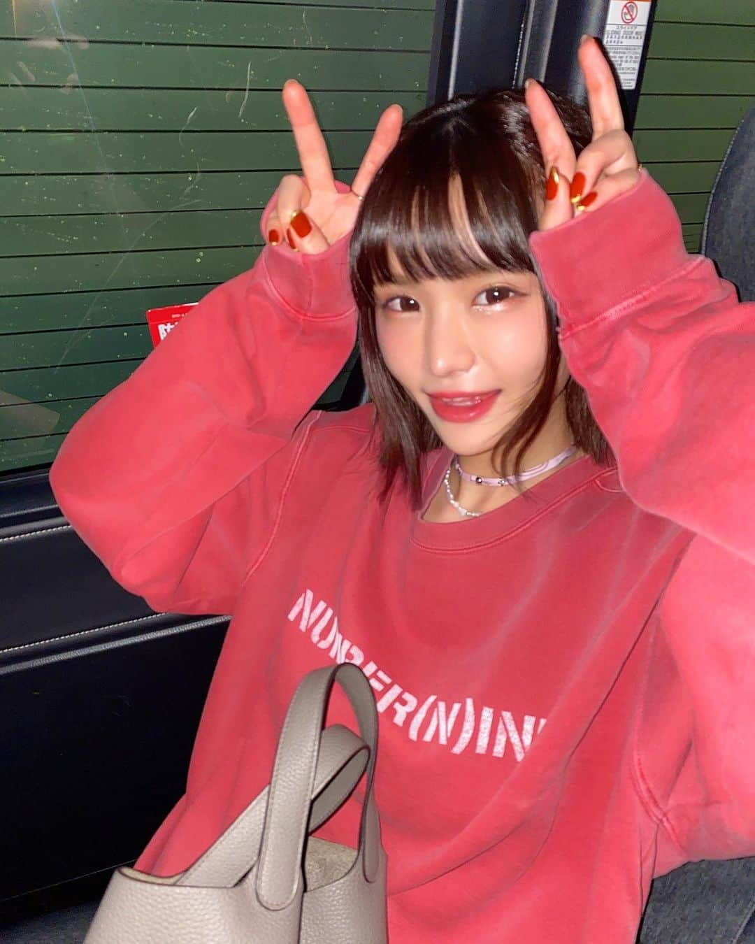 みもれもんさんのインスタグラム写真 - (みもれもんInstagram)「I also love my clothes ∩ ^ ω ^ ∩💖 ・ ・ こんにちは〜🍋🐰 今日の東京は雨ですねぇ☔️！ みんな、足元には気をつけてね∩^ω^∩！ 午後もファイトです🙈🌈 ・ ・  #mimoremon #Japan #2021 #fashion  #インスタグラビア #みもれもん #ショートヘア #ボブ #黒髪 #黒髪ボブ #日本女孩 #tokyo #東京」11月9日 12時36分 - mimore_mon0929