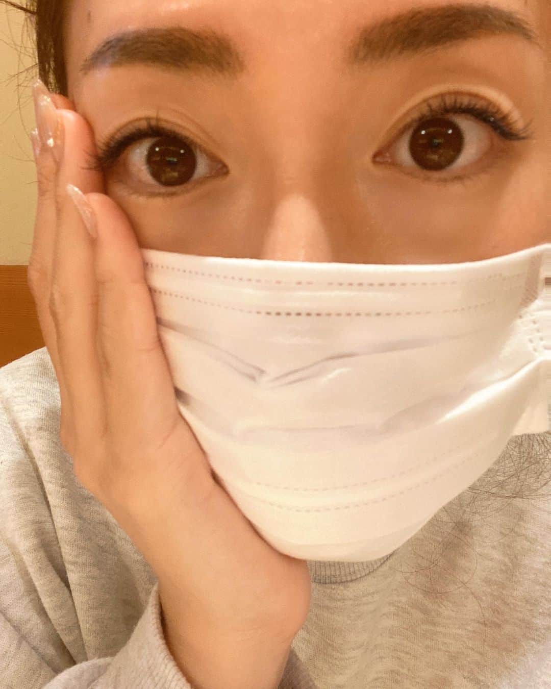 仁科仁美のインスタグラム：「東京はすごーい雨…☔️  靴がびしょびしょになりました…。。。(T ^ T)」