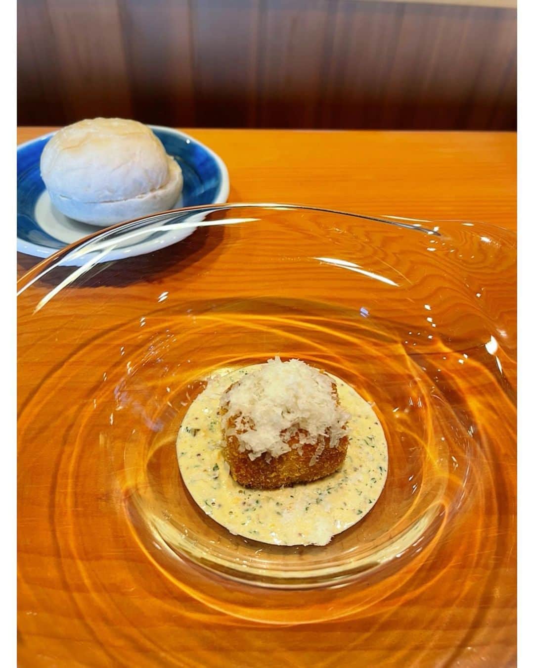 佐々木希さんのインスタグラム写真 - (佐々木希Instagram)「秋田に少しだけ帰ってました！ 大好きなお店に、行ける限り何店舗か☺︎ 美味しいものを沢山頂きました！ こちらは#日本料理たかむら さん！ のんちゃん「だだみ」食べたいでしょーって、だだみの甘酢あんかけせり入りを出してくださり、最高でした！ 毛蟹コロッケをパンにサンドして食べたり、たかむらで初めて食べるラーメンも頬っぺた落ちました🤤  #秋田 #日本料理たかむら」11月9日 14時42分 - nozomisasaki_official