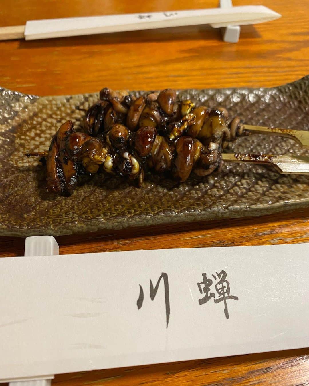 濱野りれさんのインスタグラム写真 - (濱野りれInstagram)「"Kawasemi" Eel restaurant🤎 It's the best restaurant in Tochigi prefecture in tabelog. the taste was neither too light nor too strong...When noticed, I had finished eating!! Deliciousness that does not make me tired of eating😋  "川蝉"  食べログで栃木検索したら 一位にでてくるうなぎやさん😋 トップのお店って薄いわけじゃないんだけどずっと食べれる味付けというか、絶妙なパンチ力というかとにかく気づいたら完食してました😍  栃木の名店の思い出🤎  #kawasemi #eel #tochigi #japaneats #japanesefood #川蝉 #川蝉うなぎ #鰻 #うなぎ #栃木グルメ #栃木」11月9日 14時46分 - riregram