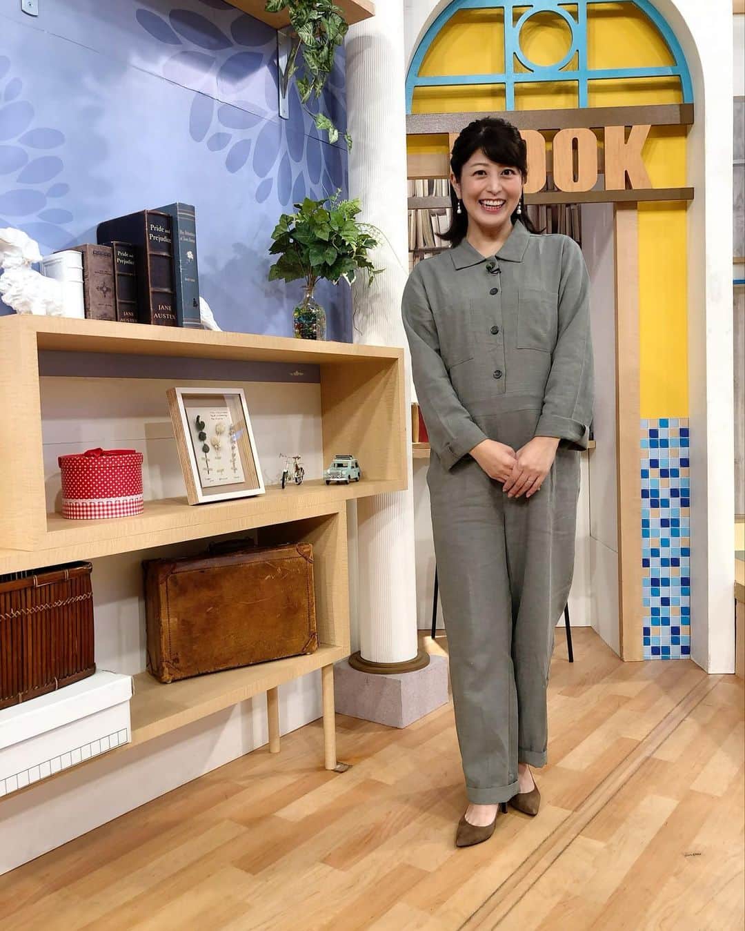 森麻季のインスタグラム：「衣装は @pearls_maternity さんの マタニティーのお洋服でした  それにしても長男の時よりも明らかにお腹の出るスピード、大きさがすごいです  #女神のマルシェ #衣装 #マタニティー#妊娠7ヶ月 #妊娠8ヶ月 #第二子妊娠中」