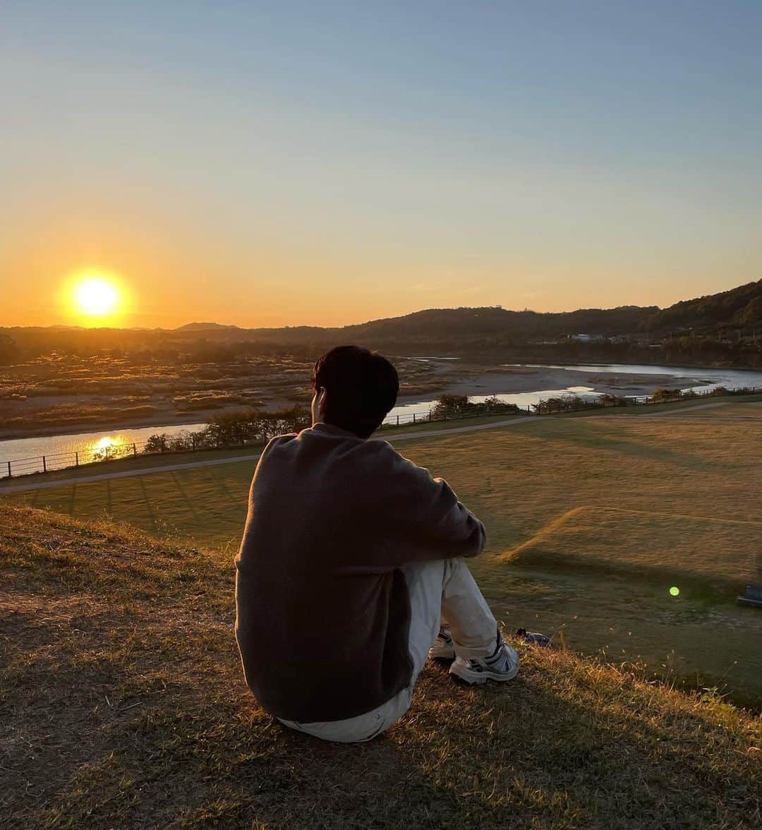 キム・ジソクのインスタグラム：「오늘도 수고☀️써요」