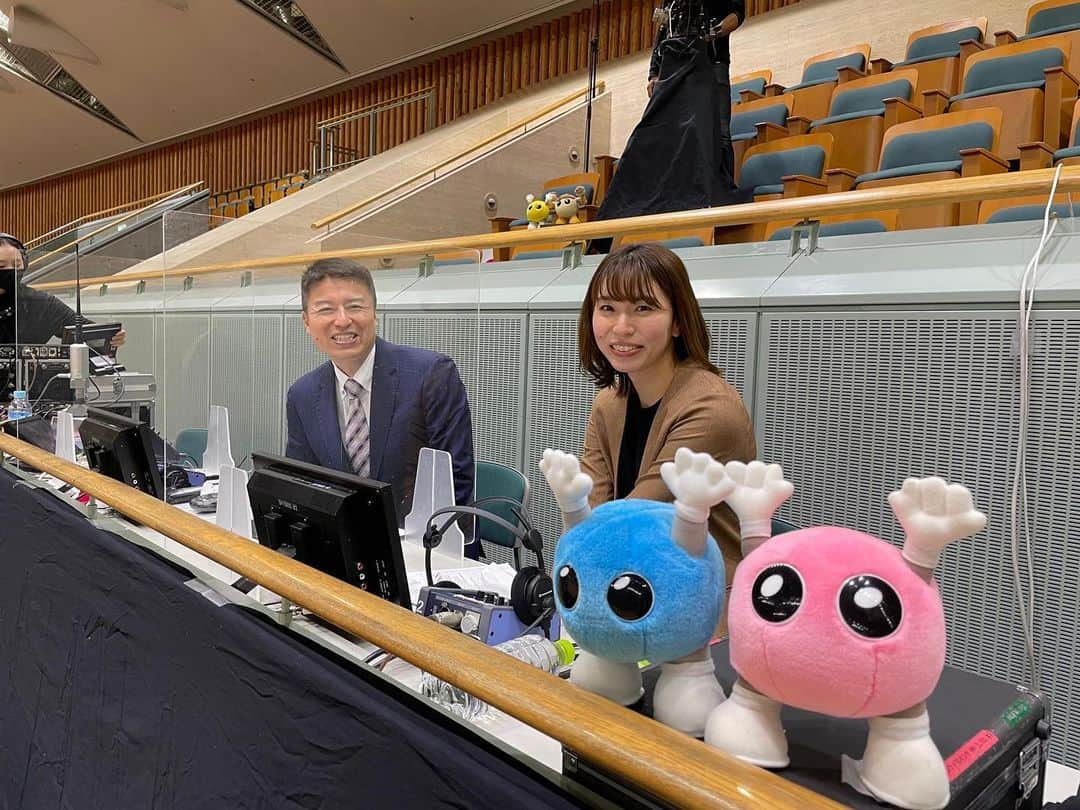 新鍋理沙のインスタグラム：「. 春の高校バレー 和歌山大会決勝戦🔥 開智高校 ー 和歌山信愛高校 解説させていただきました🗣  結果は3-0で開智高校が8年ぶりの春高出場を決めました👏✨ 両チームともに素晴らしいプレーの連続で感動しました🥲！ お疲れ様でした☺️  若田部克彦アナウンサー ありがとうございました😊  #春高バレー #和歌山大会 #若田部克彦アナウンサー」