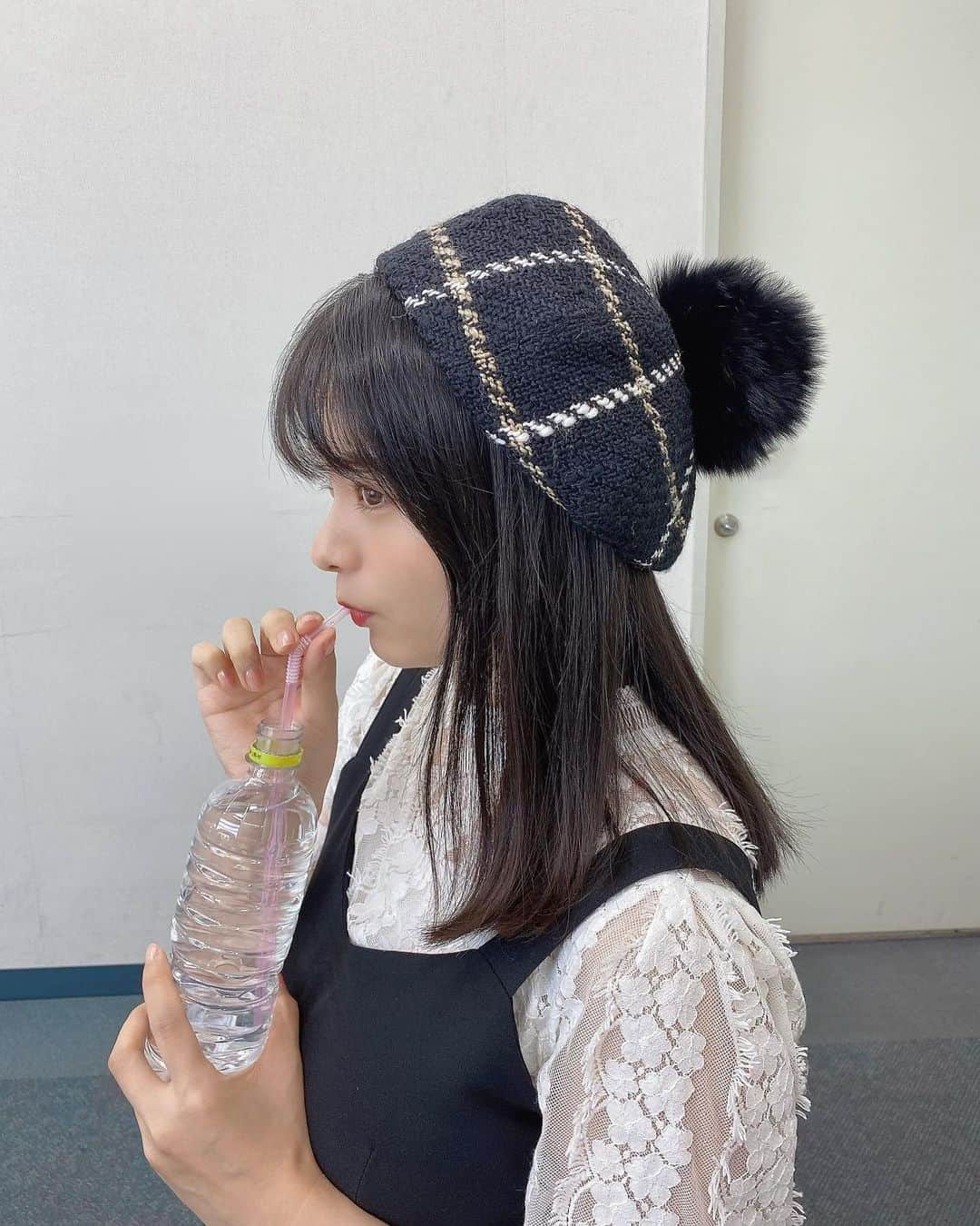 星名美津紀さんのインスタグラム写真 - (星名美津紀Instagram)「ふわポン🐇ベレー帽🖤  #ca4la #ベレー帽 #モノトーンコーデ #水分補給中」11月9日 18時13分 - hoshina_mizuki