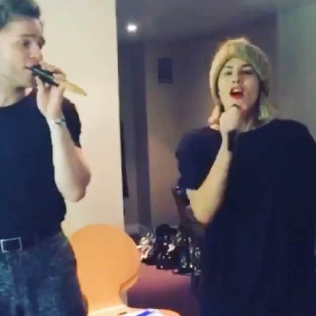 オリー・マーズのインスタグラム：「Wish I had the full video of this makes me smile every time ☺️ love how much you loved singing more than me! 🤣❤️ think of ya everyday happy birthday caz! 😢」