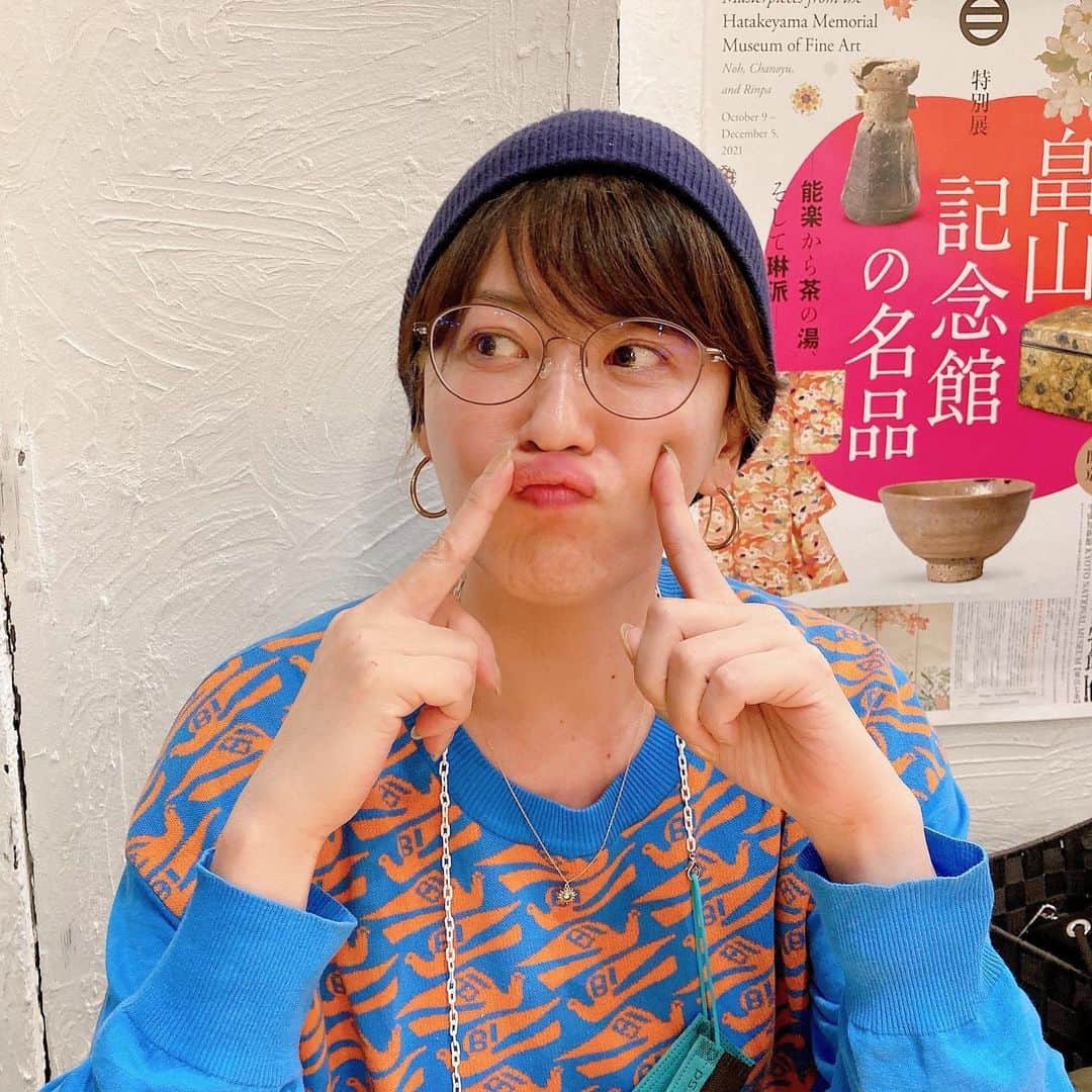 のインスタグラム：「京都秋旅パート2 東福寺も電車に乗って フラッと行ってみました🚃💨 こちらも🍁はこれから本番！ というところでしたが、 綺麗な庭園を見て和みました☺️  帰りはみんなで 京都ラーメン食べました。 京都のラーメンはなかなか パンチがあって好きなんですわ🍜 あと自分の眼鏡にも 慣れてきましたよ🤓  #京都 #東福寺 #紅葉 #紅葉狩り #京都ラーメン #ラーメンの坊歩」