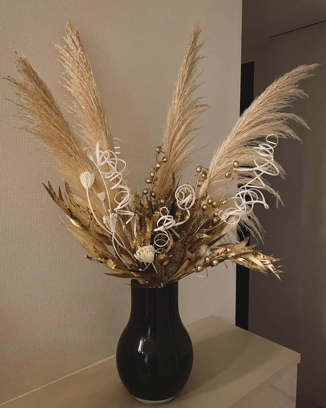 畑野ひろ子のインスタグラム：「@willgarden_official  White&Gold🤍🤍🤍」