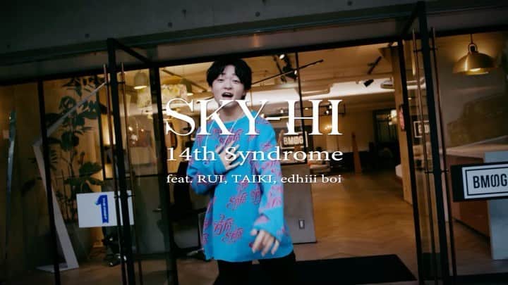 SKY-HIのインスタグラム：「SKY-HI約3年ぶりのALBUM「八面六臂」の収録曲♬ ⁡ ／ 「14th Syndrome feat. RUI, TAIKI, edhiii boi 」のティザームービー公開！👏 ＼ ⁡ ☆Taku Takahashi (m-flo, block.fm)の遊び心溢れる変幻自在なトラックにのせて、「20年後の自分をテーマ」に、未来に込める思いが詰まった楽曲です✨ ⁡ さらに.... 11/10(水) 20:00にMVのプレミア公開も決定！！ YouTube SKYHICHANNELにて、リマインダー設定をお忘れなく✅」