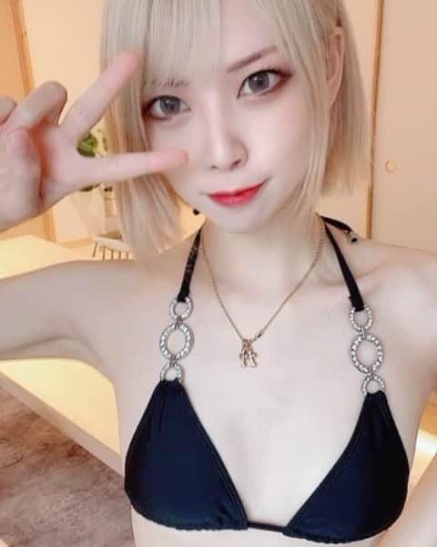 ぽにょ皇子のインスタグラム：「黒ビキニってやつ！！」