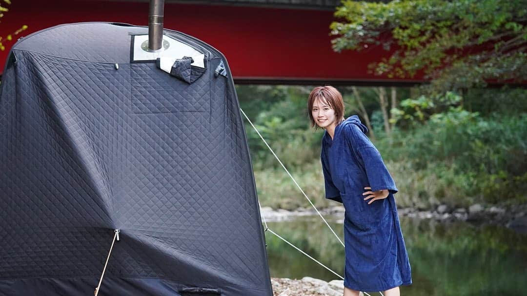 菜乃花のインスタグラム：「️🏕 outdoor sauna🏕  テントサウナのショートバージョンがアップされました🧖‍♀️  初の強烈熱波。初の川での水風呂🏞。  大自然は本当に画がつよいです！！！ 是非ご覧下さい☺️」