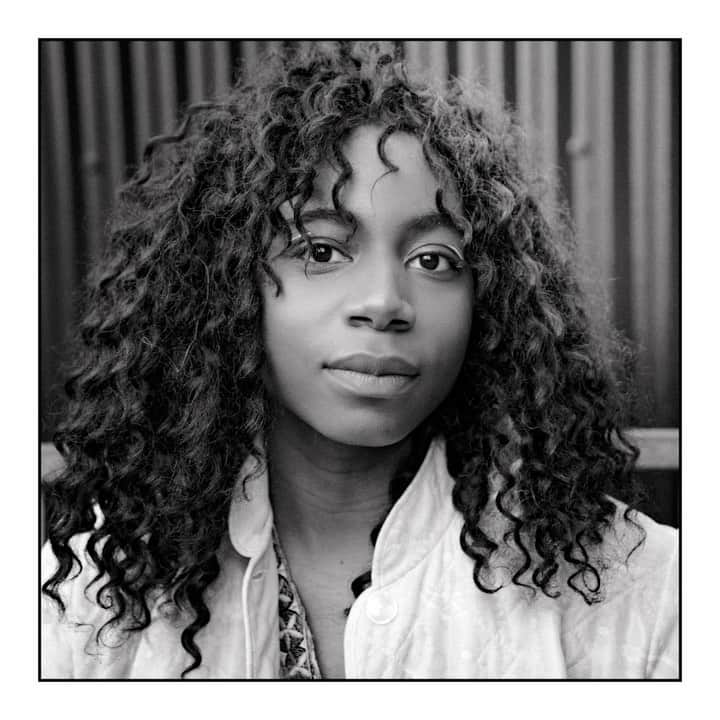 エマ・ワトソンのインスタグラム：「Dominique Palmer is a climate justice activist and organiser in Fridays for Future International. Her activism is focused on mobilising people for the climate, organising climate strikes and various international actions and campaigns, including utilising music and creative means to outreach to people. She was noted in Forbes 2020 Top 100 UK Environmentalist List for her work. She campaigns for bold and systemic action from global leaders, and is a speaker on environmental justice. She believes in finding joy in every day things, loves kpop and has 25 plant children which all have names.  @domipalmer @fridaysforfuture」