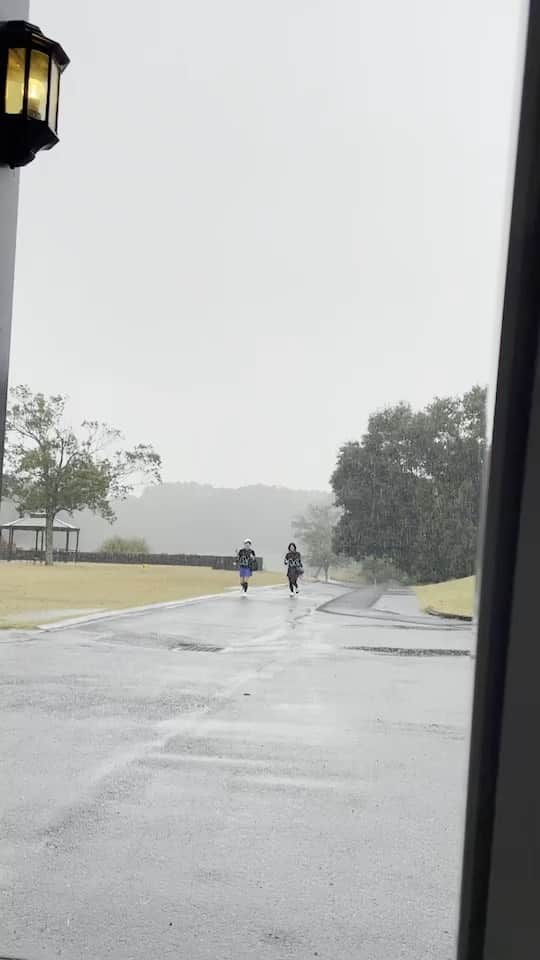 安藤あいかのインスタグラム：「たのむよ！☔️🤣  #golf  #雨ゴルフ #びびって防寒しすぎて冬ゴルフ不安 #3ヶ月ぶりの2日連続ゴルフで体中筋肉痛と関節痛」