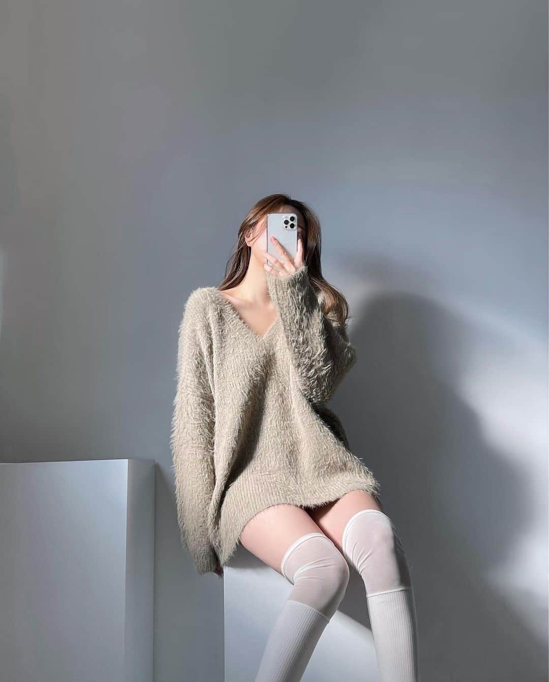 Choi Somiさんのインスタグラム写真 - (Choi SomiInstagram)「⠀⠀⠀⠀ #글랜더 #glander  은근히 실루엣이 드러나는 핏에 따뜻따뜻 소프트한 니트🤍」11月9日 21時48分 - cxxsomi