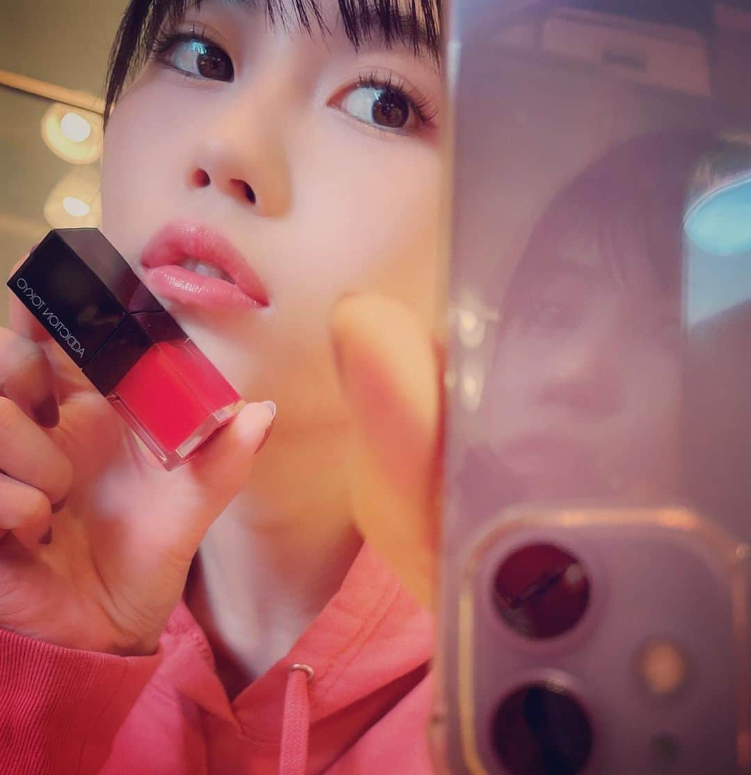 伊織いおさんのインスタグラム写真 - (伊織いおInstagram)「リッププランパー💋 いただきものだけどオヌヌメです . . . .  #グラビア#グラビアアイドル#インスタグラビア#グラドル#グラドル自画撮り部#自撮り#私服#水着#ヘアアレンジ#写真#写真好きな人と繋がりたい#photo#被写体#撮影会#撮影#ファッション#좋아#셀#팔로우#오오티디#instagood#instadaily#selfienation#me」11月9日 21時58分 - iocos69