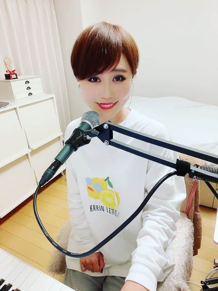 Karinのインスタグラム：「ホイッスルボイス📣📣📣 Lovin'You💕 #ホイッスルボイス #カバー #lovinyou #minnieliperton #ミニーリパートン #シンガー #シンガーソングライター #音楽 #音楽好きな人と繋がりたい #写真 #live #photo #music #ilovemusic」