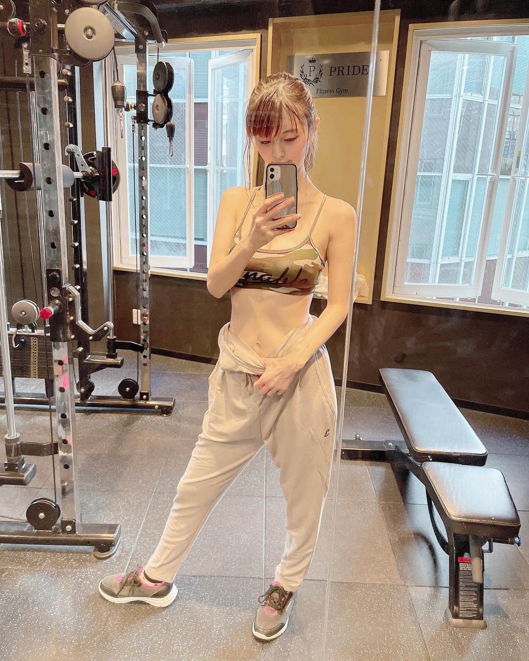 のインスタグラム：「今日もトレーニングday🦵 ウェアはお気に入りのEnable（@enable_enable_）💕 . 腹筋作り頑張ります！ 今は無いです笑 開脚の女王eiko先生ウエアブランドで部屋着にしてもとても可愛い！ 着心地もいいし迷彩のブラトップもすごくお気に入り🐥 ・ 新しいウェアを着ると気合が入ります！！ヨガや運動などにおすすめ✨ ・ 🏋️→(@pride_official_2021 ) ・ -------------- ↓LINKはこちら https://www.rakuten.ne.jp/gold/tk-enable/  📣お買い物マラソン実施中📣 ～11日1：59まで！！ ・ 期間中は店内全品300円OFFクーポン ・3千円以上で600円OFFクーポン ・5千円以上で1500円OFFクーポン ・6千円以上で2000円OFF ・7千円以上で2500円OFFクーポン がサイトにて入手できます。  さらに！期間中　ポイント10倍！ --------------  #PR #開脚の女王 #eiko先生#enable #エネーブル #ヨガ #ヨガウェア #フィットネスウェア #おうちヨガ #おうちフィットネス #enable_enable_ #筋トレ女子 #トレーニング女子 #トレーニング #ダイエット #yoga #ストレッチ」