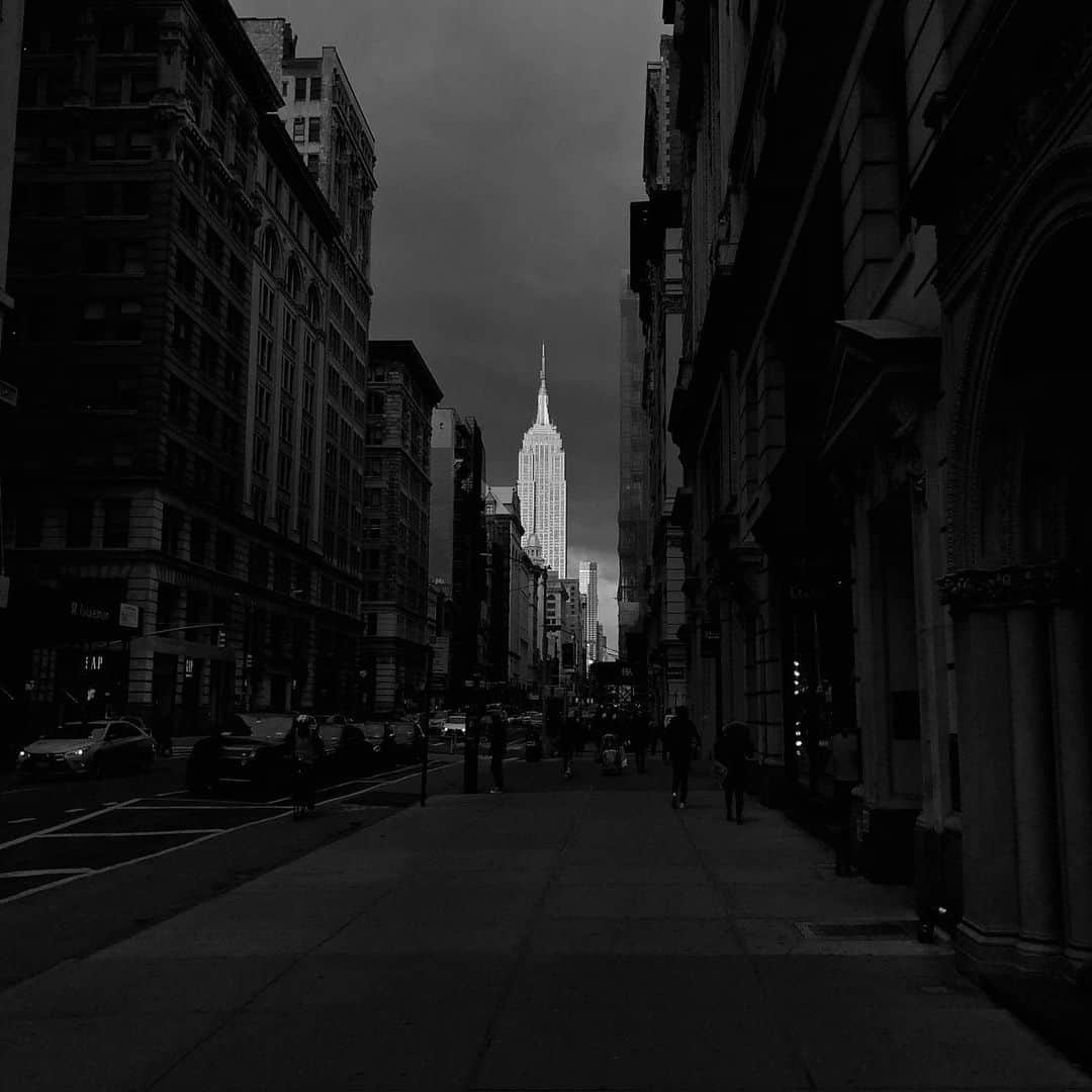 Stephan Wurthのインスタグラム：「My First NFT just launched on OpenSea (link in Bio). Today I’m launching my first NFTs based on my love of New York City with four iconic images of the Flatiron Building and the Empire State Building.  The first of the series is “Sunlight on Empire State Building, 2019 NFT #1”. You can purchase the NFT on OpenSea.」