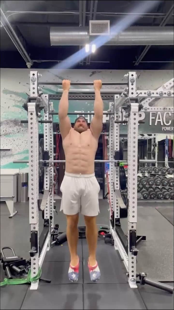 のインスタグラム：「Come for the exclusive Boomerang Trick Shots bloopers, stay for the story of @tylerntoney’s Harry Potter wand fiasco at the London airport 🧙‍♀️🤣」