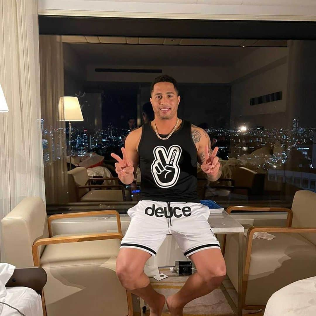 レオニス・マーティンさんのインスタグラム写真 - (レオニス・マーティンInstagram)「Doing it real big • Deuce’d up✌️ @leonys27martin  repping in Japan🇯🇵  . . . . . #deuceshorts #hoopshorts #motivation #shorts #deucejersey #hustlehard #wristbands #wristband #mint #fit #deuce #deucebrand #customwristband #basketball #underdog #underdogs #ballislife #grindtime #bands #tiffanyblue #jordan1 #bred #basketballshorts #basketballneverstops #kyrieirving #streetwear #nba #blackandwhite @deucebrand @nbafashionfits @leaguefits」11月10日 5時21分 - leonys27martin