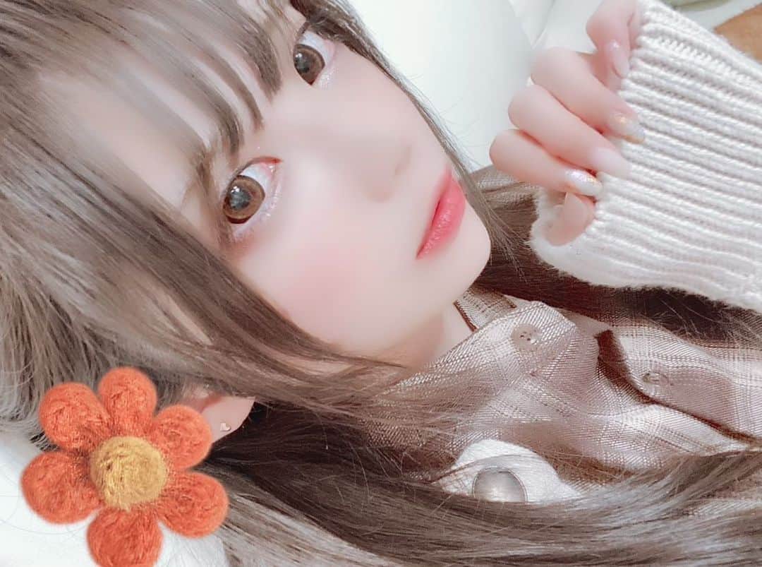 みけねこのインスタグラム：「秋は羽織ニットかわいい〜〜💕 ハーフアップすき🥳」
