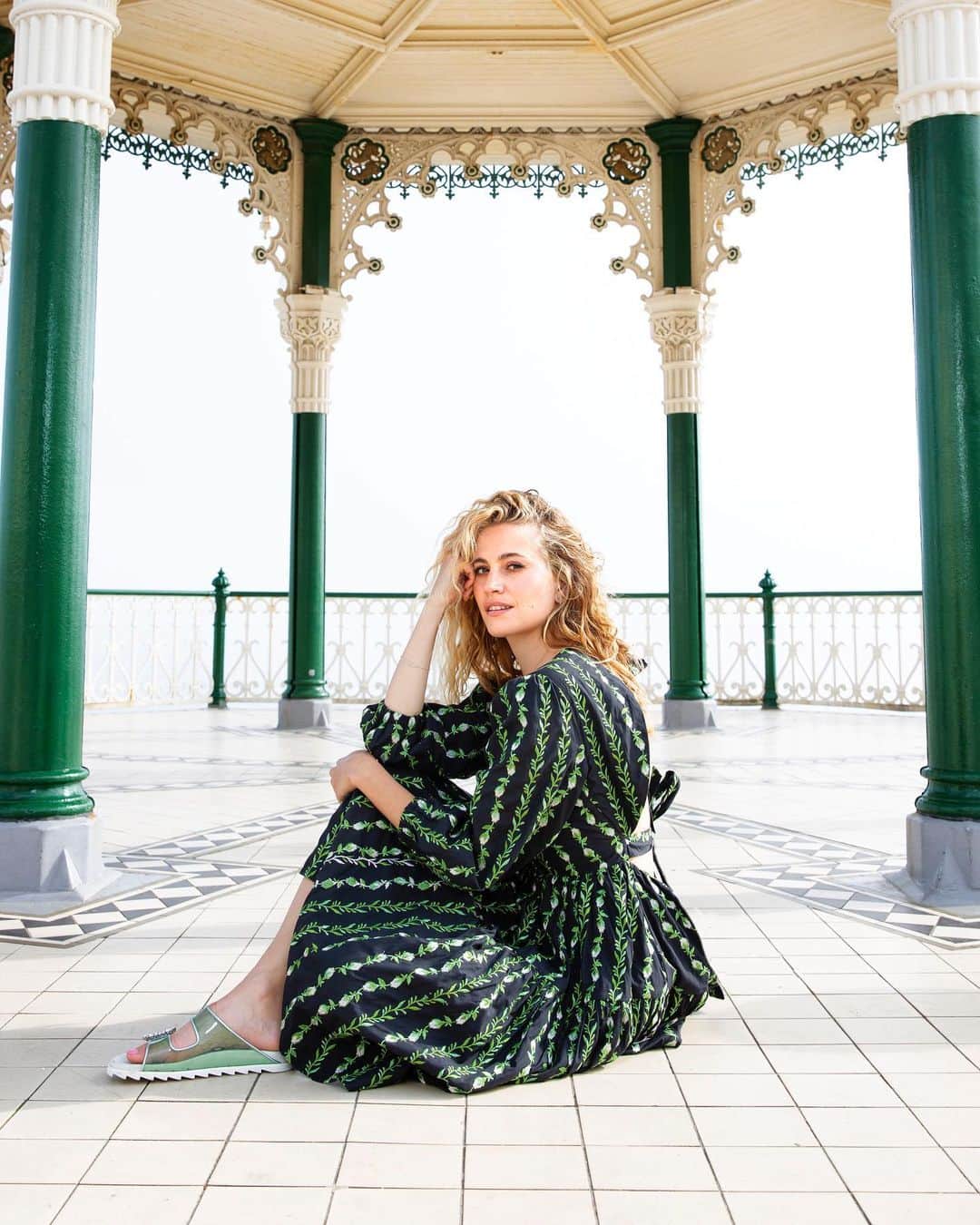 ピクシー・ロットのインスタグラム：「My episode of ‘Who do you think you are?’ is on right now on @bbcone ✨ I’ve always been so interested in my family history and the past in general and people’s true stories.  Finding out my own family tree was amazing especially because it was different to what I originally thought.  The little I did know about it was completely wrong!  I think it’s great to know where you come from and your roots.  Without those people we wouldn’t be here. ❤️」