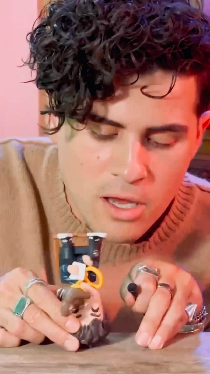 アンソニー・ペディラのインスタグラム：「unboxing the anthony padilla youtooz vinyl figure」