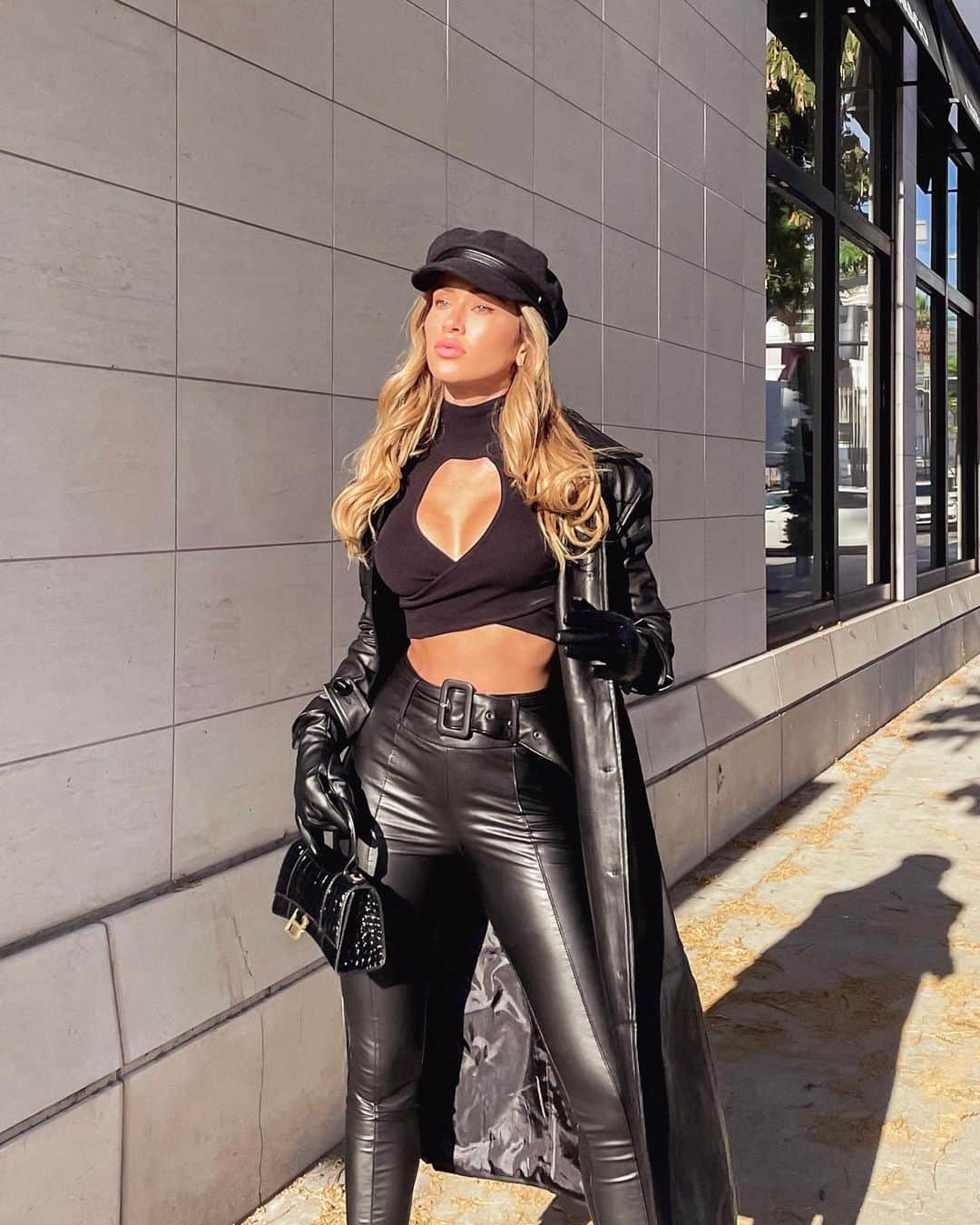 Cindy Pradoさんのインスタグラム写真 - (Cindy PradoInstagram)「My favorite season. Head to toe @fashionnova 🖤 fashionnovapartner」11月10日 8時15分 - cindyprado