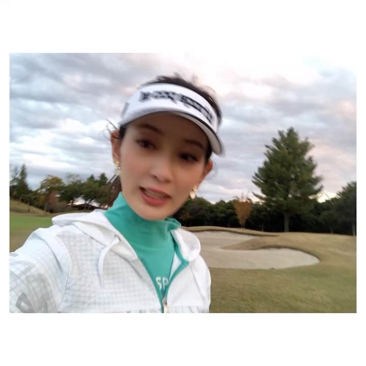 川辺優紀子のインスタグラム：「ゴルフ場イメージムービー撮影、練習ちゃんとしようと心に決めた日でした。笑  #ゴルフ初心者 #ゴルフウェア #ゴルフ #ゴルフ女子 になりたい。」