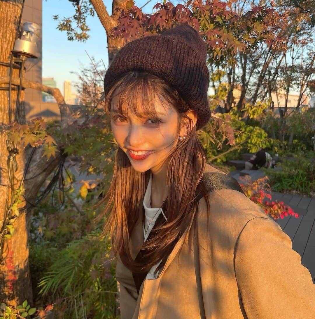 長谷川万射さんのインスタグラム写真 - (長谷川万射Instagram)「陽が沈むちょくぜん🌇  #すきです #睨みつけてるわけじゃなく眩しいんです」11月10日 18時47分 - mayanyam712