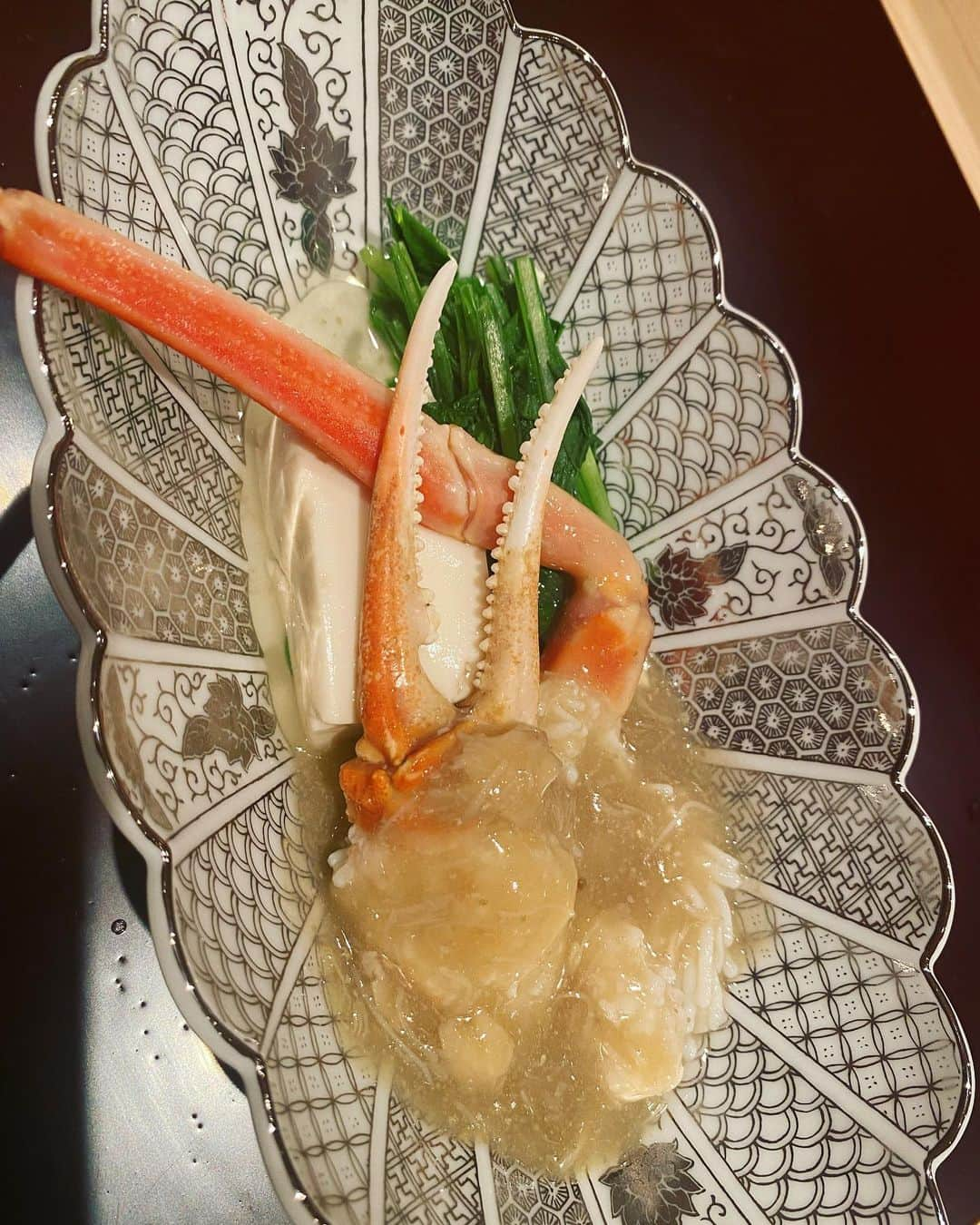 ririさんのインスタグラム写真 - (ririInstagram)「寒ーい時期の醍醐味🤤 ご飯が美味しく🥲❄️ みて下さい😹 この大きさっ🙇‍♀️🙇‍♀️🙇‍♀️ 🦀蟹🦀蟹🦀蟹🦀❗️❗️❗️ @akasaka_yoetsu さんにて 食べ尽くしました🤤 しぴたんとずっと美味しいやばい、を連発してたね🤣🦀 幸せすぎてご飯おかわりした😤笑  会員制のお店ですが LINE@登録すると 予約できますので ぜひご堪能くださいませー🤤  ストーリーにものせたので みてね😘✌️  #love #happy #yummy #dinner #蟹」11月10日 19時20分 - riri.ribon