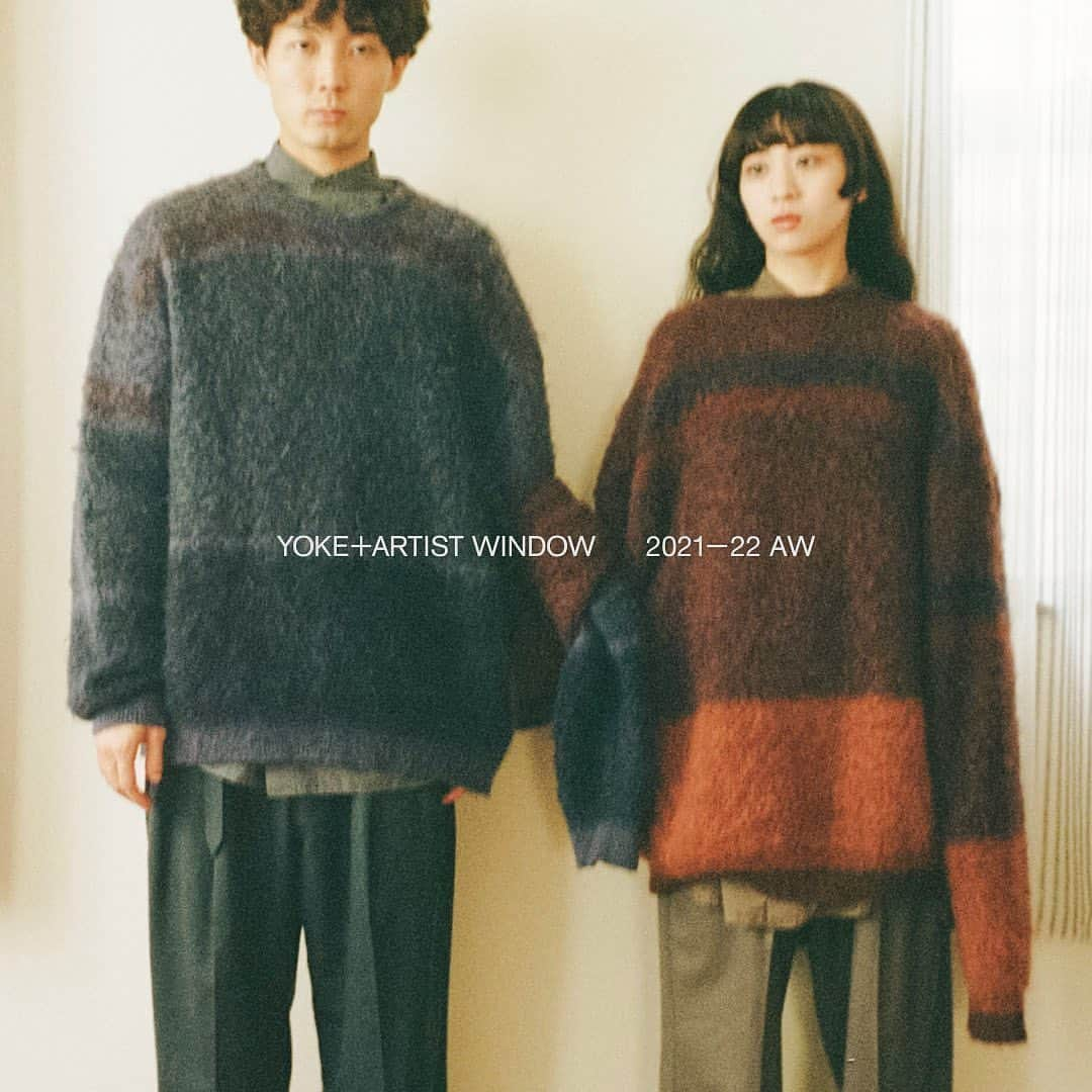 Kisshomaru S.さんのインスタグラム写真 - (Kisshomaru S.Instagram)「Creative direction and Photography + Film for “YOKE+ARTIST WINDOW 2021-22 AW” @yoke_tokyo   今回新たなプロジェクトとして、5名のアーティストと共にアートブック『YOKE+ARTIST WINDOW 2021-22 AW』を上梓し、限定のフォトTシャツの受注販売を行います。  2018AWよりブランドをスタートし4年が経ち、奇しくもその時間の大半は、大きな社会変動とともにありました。そして私たち自身、洋服をつくることを通して、何かできることはないのか、ブランドとしての社会的意味や洋服の価値・役割について、あらためて考えさせられる期間となりました。  そこでその答えのひとつの形として、｢YOKE/ヨーク」の意味する「つなぐ」「絆」というブランドの原点に立ち返り、服を通じ、｢つなぐ｣新たな形として、5名のアーティストを迎え、アートブックを刊行することにいたしました。  クリエイディブディレクターに嶌村吉祥丸氏、アートディレクターに星加陸氏を迎え、遠藤文香氏、磯谷博史氏、トヤマタクロウ氏、工藤司氏、嶌村吉祥丸氏、気鋭のアーティスト・5名の視点で切り取られ紡がれた1冊のアートブック『YOKE+ARTIST WINDOW 2021-22 AW』として編纂。  11月6日(土)より全国のYOKE取扱店舗にて商品をご購入頂いた方、YOKEオンラインストアにて限定Tシャツを購入して頂いた方及び一部書店にて500部限定で配布いたします。  YOKE+ARTIST WINDOW  Concept 内側（Stay home）から外側（Go Outside）へ。 「窓」から覗く景色は、内側から外側へと、 意識を開放し、まだ見ぬ世界の広がりを教えてくれる。 そこに洋服があるということ。 身体と外界とを緩やかにつなぎ合わせる一枚の洋服のように、目に映る景色・世界・価値観を紡ぎながら5名のアーティストによる解釈を1冊の本として編纂する。  Art Book Creative Director：Kisshomaru Shimamura @kisshomaru  Art Director：Riku Hoshika（W） @akihsoh   Artist： Ayaka Endo @e__n__d__  Hirofumi Isoya @hirofumi_isoya  Kisshomaru Shimamura @kisshomaru  Takuroh Toyama @takurohtoyama  Tsukasa Kudo @tsukasamkudo  Printing Director：Ryoji Okamoto（Tricolore） @tricolorelimited  Editor：Moe Nishiyama  @moe.ninnjinnlove」11月10日 19時37分 - kisshomaru