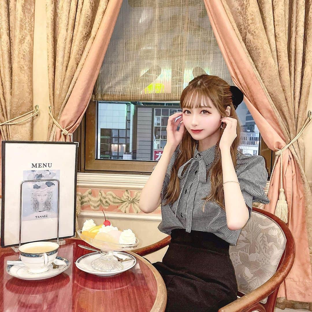 あやちゃんさんのインスタグラム写真 - (あやちゃんInstagram)「めちゃくちゃ穴場喫茶店みつけてしもーた🤭 みんな素通りするであろう池袋サンシャイン出口でて目の前にある老舗のタカセ☕️ エモエモのエモだった🥺 空いてたしまた行こう💗💗  この日は喫茶店に合わせてフレンチガーリーコーデ🤍この #GRL のトップスめちゃかわいいよ🥺ྀི   #タカセ池袋本店 #タカセ  #池袋グルメ #池袋カフェ #池袋 #池袋ランチ #池袋スイーツ #池袋東口 #サンシャイン池袋 #池袋サンシャインシティ #東京カフェ #東京グルメ #喫茶店 #喫茶店巡り #東京喫茶店 #レトロ喫茶店 #老舗喫茶店 #グレイル #グレイルコーデ #grl購入品 #grlコーデ #今日のコーデ #フレンチガーリー #ヘアアレンジ #リボンアレンジ #レトロガール #ガーリーコーデ #プチプラ #ootd」11月10日 19時31分 - aya.you.love.r