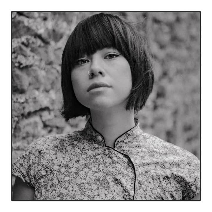 エマ・ワトソンのインスタグラム：「Tori Tsui is a climate justice organiser, and (environ)mental health advocate from Hong Kong. She co-founded Bad Activist Collective and Pass the Mic Climate. She is a facilitator in Unite For Climate Action and the organising group - Stop Cambo. She has a Himalayan Persian cat called Pom whose image she makes into stickers which she sends over text message. She describes Pom as an icon of the climate movement. She recently sailed across the Atlantic Ocean as part of the climate think tank “Sail to the COP”. She is currently writing a book on the intricacies of climate grief in the youth movement.  @toritsui_  @badactivistcollective」
