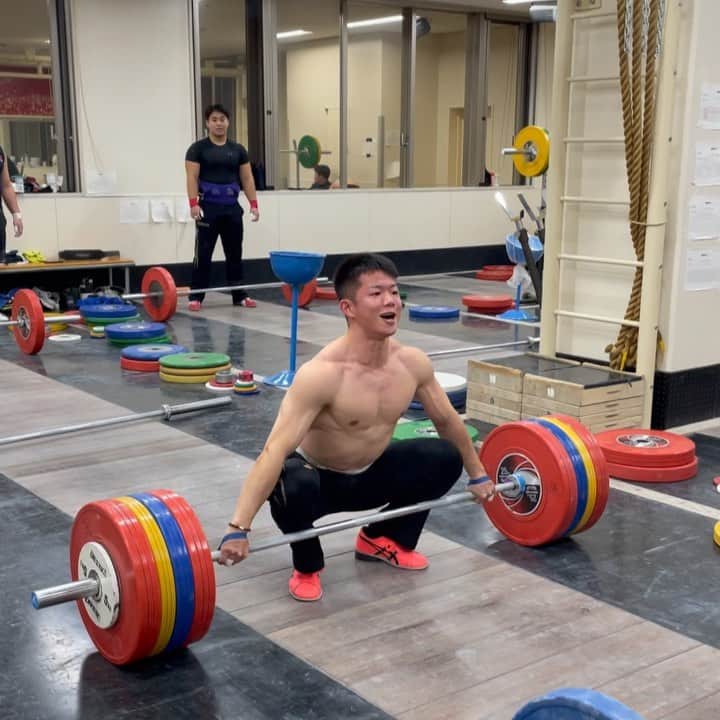 近内三孝のインスタグラム：「SDL 200kg PR 3reps (+20)  CDLの3本ベストに並んだ！  #weightlifting #トレーニング」