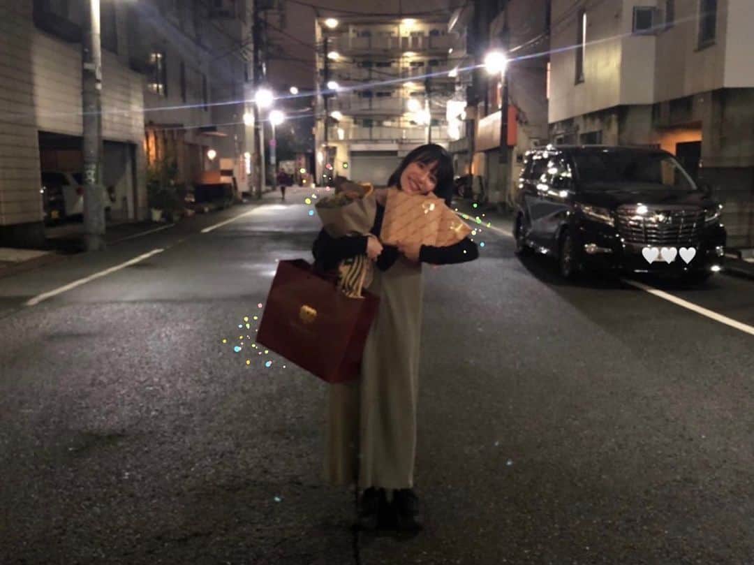 生越千晴のインスタグラム：「📮  きのう誕生日を迎えました。29！ そしてある現場のクランクアップの日でもありました。あたたかい人たちの中でたくさんの影響を受けながら芝居ができたことが何よりも幸せで感謝でした。少しでも貢献できていることを願って、完成が楽しみだし、たくさんの人に観てもらえると嬉しいです。  お祝いしてくれた皆さんありがとうございました。29歳もいろんな人々とのいろんなことを諦めず私自身成長して届けたいものを届けれるよう努力したいと思います。  これからもよろしくお願いします( ᷇࿀ ᷆ )  어제 생일이었습니다.29! 그리고 어떤 작품의 크랭크업이기도 했습니다. 많은 사람들 속에서 따뜻한 영향을 받으면서 연기할 수 있었다는 것이 무엇보다 행복하고 감사했습니다. 조금이라도 기여됐기를 바라며, 완성을 기대하며 많은 사람들이 봐 주었으면 좋겠습니다.   축하해 주신 여러분 감사합니다!29살도 여러 사람들과의 여러 가지 일을 포기하지 않고, 제 스스로 성장하여 전달하고 싶은 것을 전달할 수 있도록 노력할 것입니다.  앞으로도 잘 부탁드립니다( ᷇࿀ ᷆ )  2021.11.9」