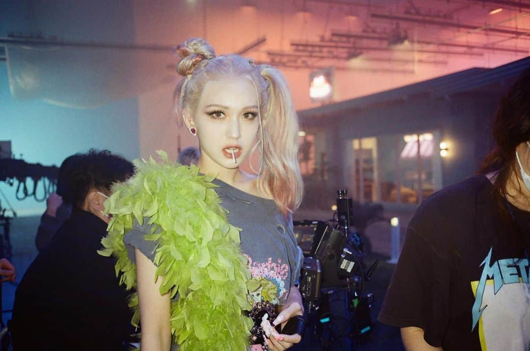 ソミさんのインスタグラム写真 - (ソミInstagram)「XOXO MV FILM DUMP “𝙽𝚘𝚝𝚑𝚒𝚗𝚐 𝚕𝚊𝚜𝚝 𝚏𝚘𝚛𝚎𝚟𝚎𝚛” 𝚐𝚘𝚝𝚝𝚊 𝚝𝚊𝚔𝚎 𝚙𝚒𝚌𝚝𝚞𝚛𝚎𝚜 ❤️❤️‍🩹💔❤️❤️‍🩹💔」11月10日 14時14分 - somsomi0309