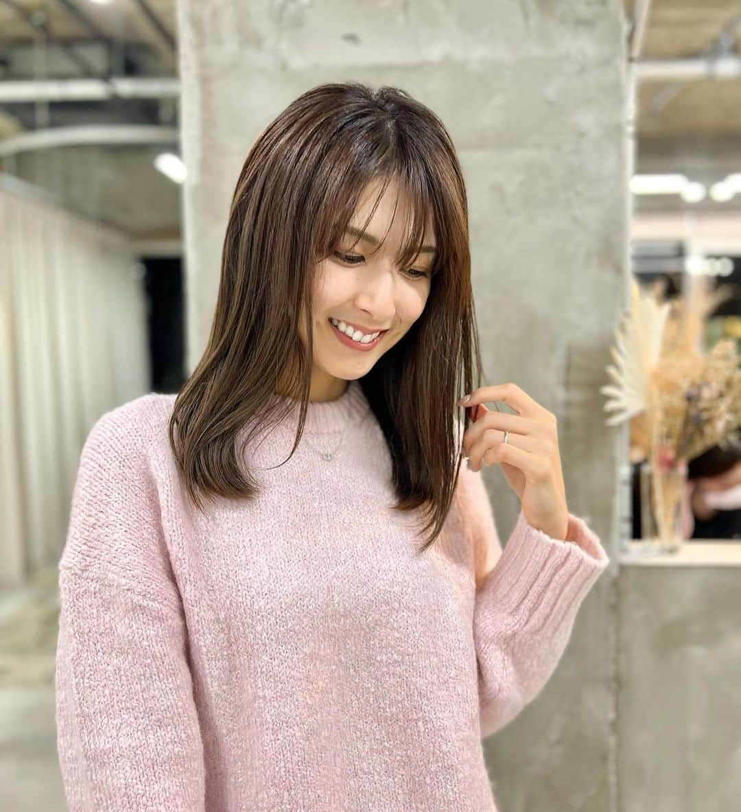 井上麻衣さんのインスタグラム写真 - (井上麻衣Instagram)「時差になりますが、、、 @freera_hair の京都店で 月一メンテ✂︎に行ってきました💕  安定の阿部さん✨ @abe0106  いつもありがとうございます😭🙌  今度は表参道方に行きたいなぁ🥺  . . . . #hair#hairstyle #haircolor  #hairsalon #kyoto #美容室#京都美容室 #ヘアサロン#ヘアカット#ロングヘア #秋冬カラー#秋冬仕様#freera京都 #freera#フリーラ」11月10日 15時02分 - mai_inoue