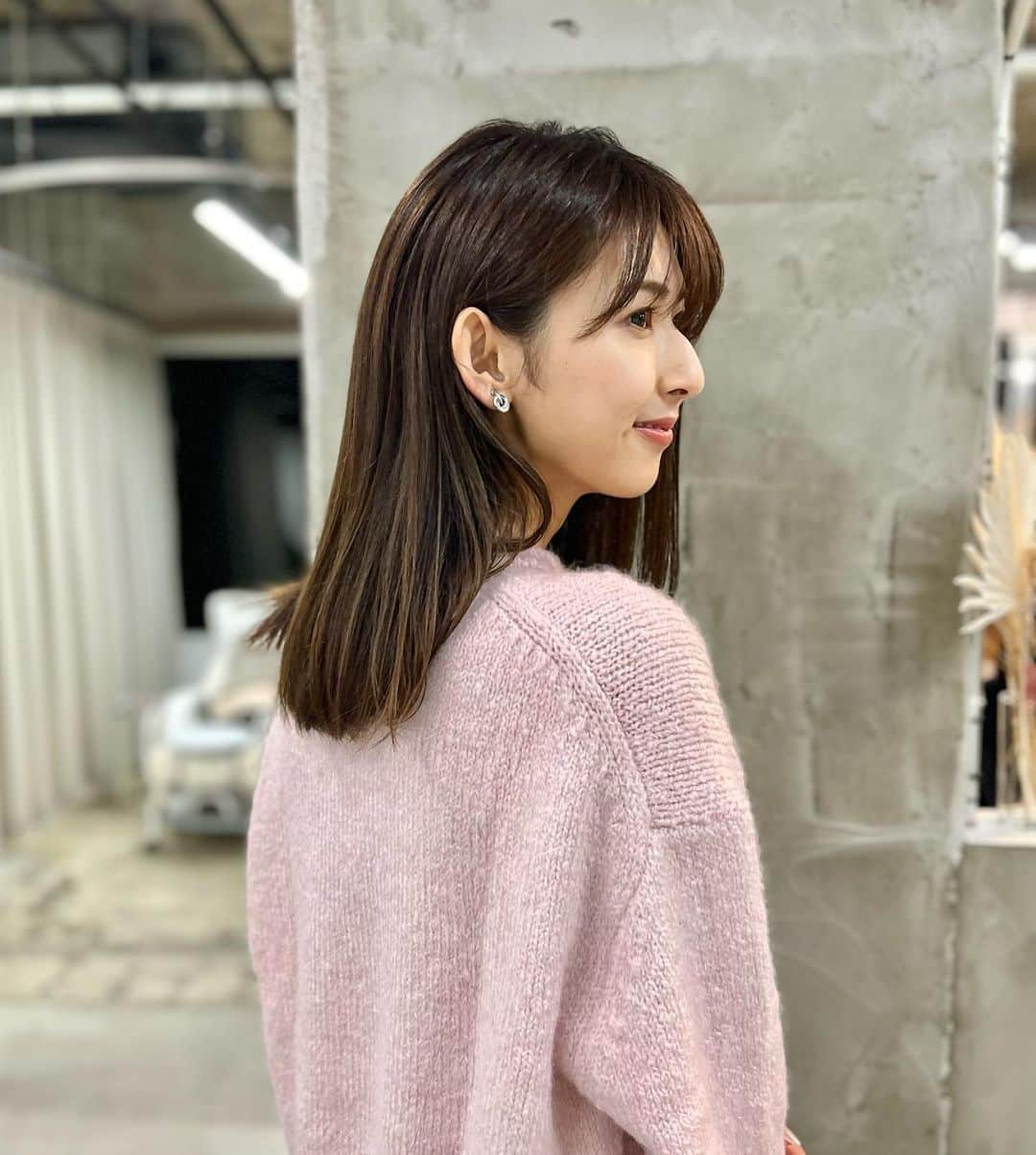 井上麻衣さんのインスタグラム写真 - (井上麻衣Instagram)「時差になりますが、、、 @freera_hair の京都店で 月一メンテ✂︎に行ってきました💕  安定の阿部さん✨ @abe0106  いつもありがとうございます😭🙌  今度は表参道方に行きたいなぁ🥺  . . . . #hair#hairstyle #haircolor  #hairsalon #kyoto #美容室#京都美容室 #ヘアサロン#ヘアカット#ロングヘア #秋冬カラー#秋冬仕様#freera京都 #freera#フリーラ」11月10日 15時02分 - mai_inoue