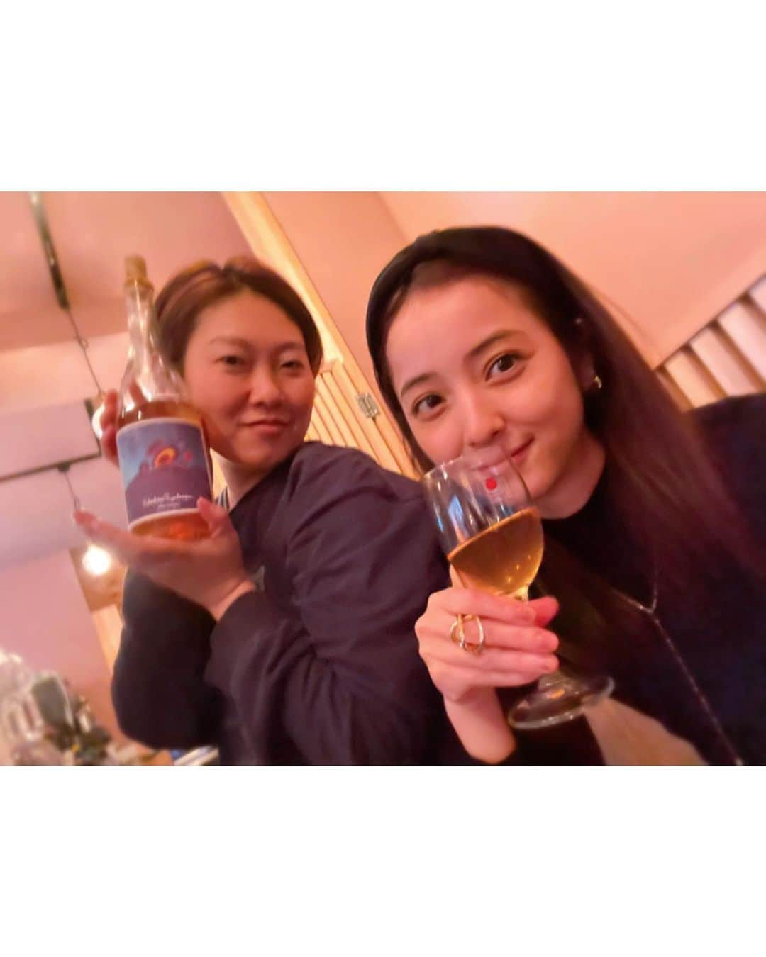 佐々木希さんのインスタグラム写真 - (佐々木希Instagram)「秋田で必ず行く#グランマ ♡ いつもここで美味しいナチュールを頂きます🍷 お店のさとみさんのお人柄も最高で暖かいお店。 お話してると時間が経つのが早い😢  #グランマ #秋田 #ナチュラルワイン」11月10日 15時15分 - nozomisasaki_official