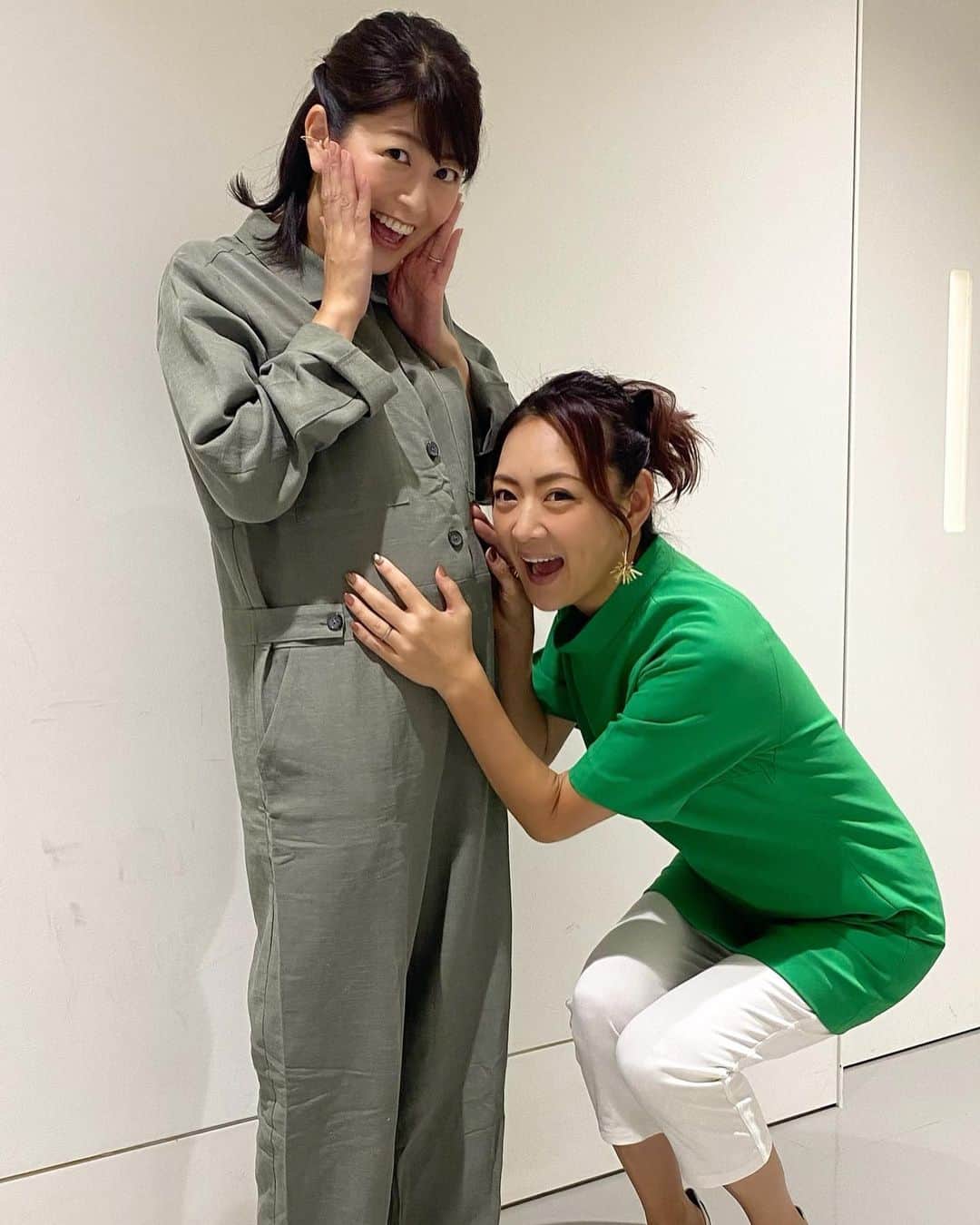 森麻季のインスタグラム：「みかんさん💓 いつも優しく接してくださり ありがとうございます  廊下で子育て話 二児の母の先輩です @mikan02241984   #みかん さん #ママトーク  #女神のマルシェ  #第二子妊娠中 #妊娠7ヶ月 #妊娠8ヶ月」