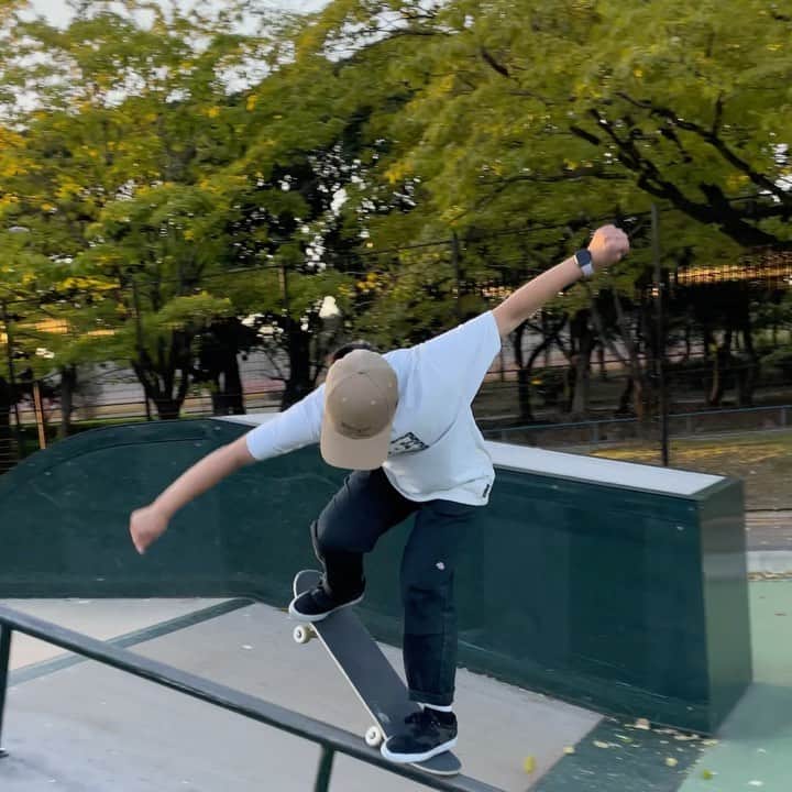 織田夢海のインスタグラム：「one line 🛹🛹  📱 @ren_strawberry  Thank you 🙌✌️  @murasakisports_official  @ridersfact_mozo  @dcshoes_japan  @grizzlygriptapejapan  @grizzlygriptape  @fullon_eye_wear  @boneswheels  @independenttrucks  @skate_candy   @sls  @berrics  @planbofficial」