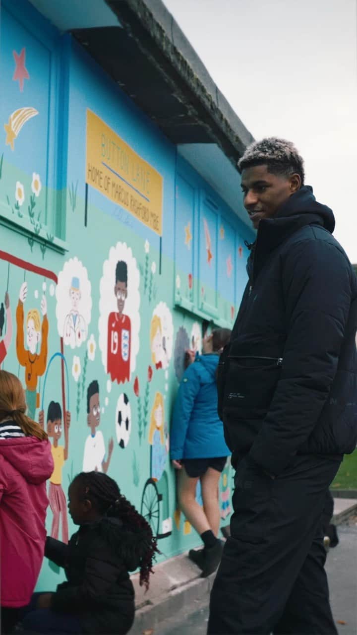 マーカス・ラッシュフォードのインスタグラム：「Where it all started, Button Lane Primary School, Wythenshawe 📍⚽️」