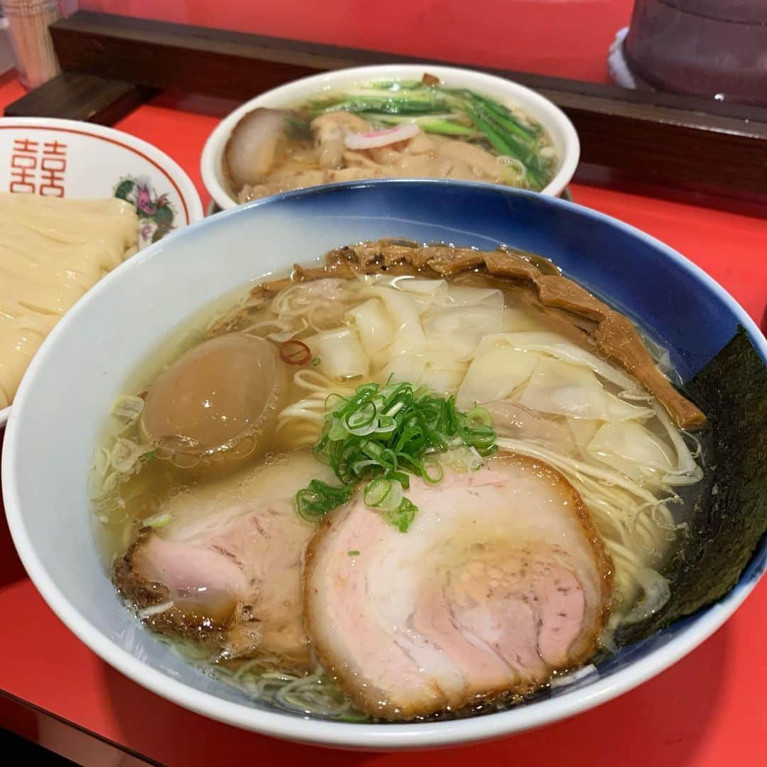 吉川ちかさんのインスタグラム写真 - (吉川ちかInstagram)「大阪で食べた カドヤ食堂のつけそば🥺💓 最高に美味しかったよ！  「カドヤ食堂」の魅力は 絶品のツヤツヤ自家製麺なの！  少し酸味のあるつけ汁と 食べたらたまらん🤤 豚足トッピングが濃厚さUPするから良きです💓  塩ワンタンの方はあっさりでした！ どちらも美味しかったけど 私は断然つけそば派でした✌️💕  #大阪グルメ#つけそば#カドヤ食堂#美味しかった#豚足#ご馳走様でした」11月11日 5時01分 - yoshikawachika_1116