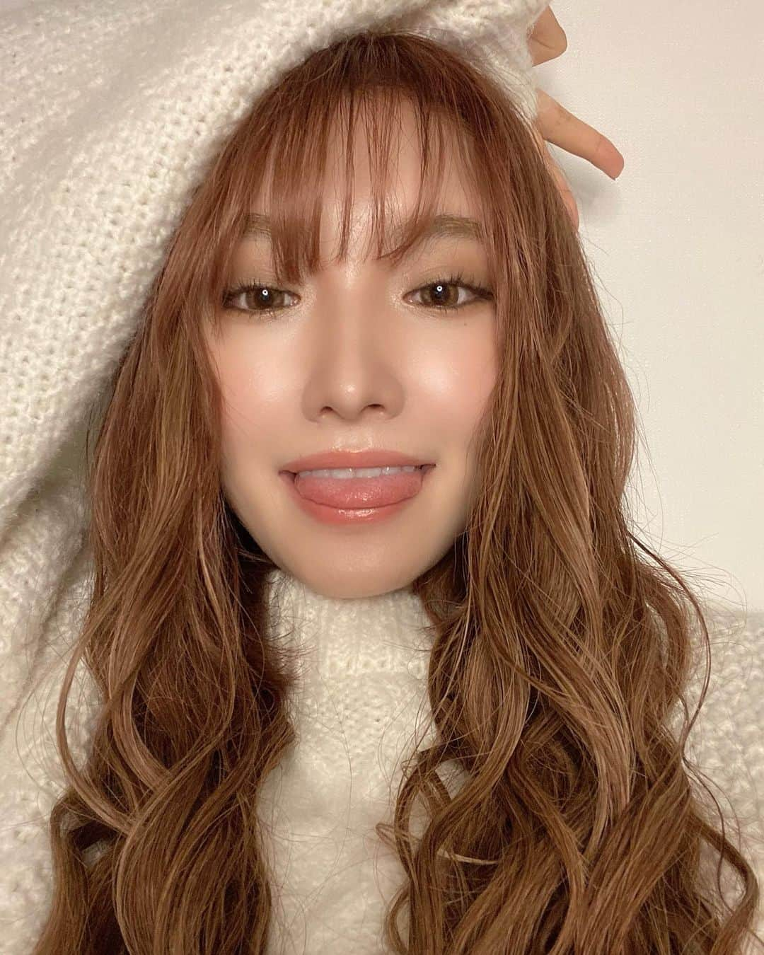 RIOさんのインスタグラム写真 - (RIOInstagram)「new hair♡♡♡ スライドしてね➡️ . @tamako_tamako さん ありがとうございました❤️‍🔥 髪色もエクステも神です👑 . ショートもロングも好きって言ってくれなきゃ嫌だっ🥺‼︎😂 . そして季節の変わり目か 風邪をひきまして絶賛声出ません🤧 だいぶ良くなったけどみんなも気をつけてね♪ . .」11月10日 21時00分 - reily_rio