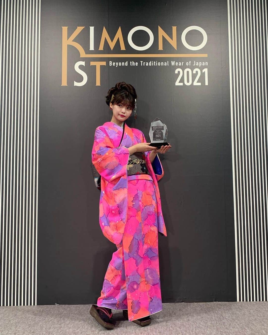 景井ひなさんのインスタグラム写真 - (景井ひなInstagram)「_ この度、第一回KIMONOISTを 受賞させて頂きました👘 錚々たる方々がいる中に まさか自分も受賞させて頂けるなんて とても光栄です..🥲 しかも写真で着ている着物は 私をイメージして 作って頂いたものなんです嬉しい..！！ 素敵な日本の着物文化、 発信していけたらいいなと思いました🇯🇵🏯🤍」11月10日 21時26分 - kagei_hina